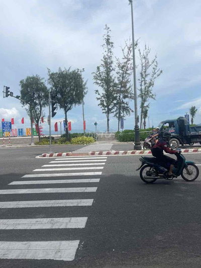 NHÀ 2 MT TRƯỚC SAU NGUYỄN TẤT THÀNH VIEW BIỂN