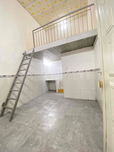 Phòng cho thuê có gác, mới xây, ở được 4 người đường Vườn Lài, Quận 12