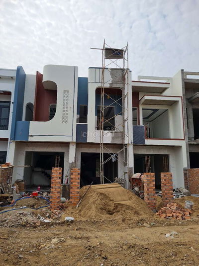 Bán nhà mới bảo hành vị trí thuận tiện đi lại gần chợ , cty changsin