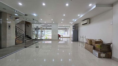 TRỐNG MẶT BẰNG KINH DOANH SPA,NAIL, VĂN PHÒNG, HẺM XE HƠI , CÓ HẦM XE