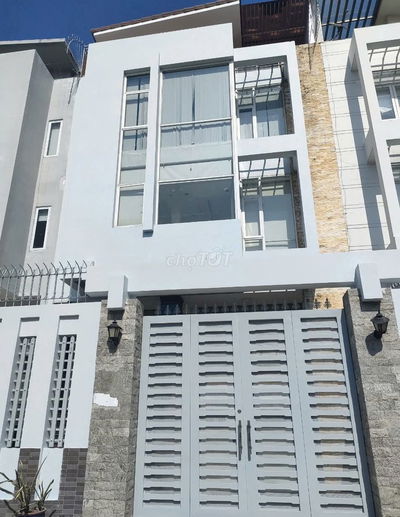 NHÀ ĐƯỜNG CỬU LONG 7X20M TRỆT 3 LẦU CHO THUÊ