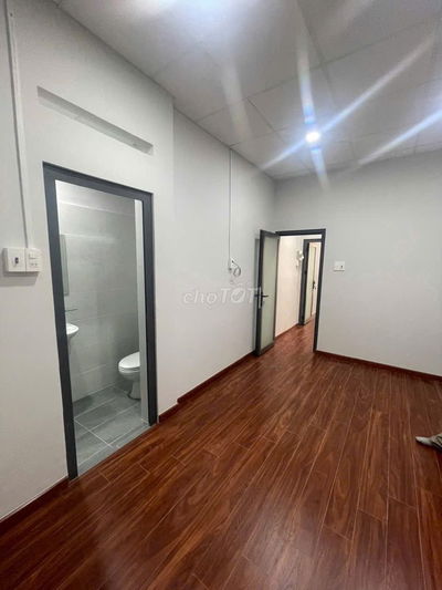 Q10-Nguyễn Duy Dương P2, nguyên căn mới trệt lầu 2pn2wc có sân