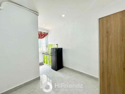 Cho Thuê Căn Hộ Studio Cửa Sổ Lớn_Thang Máy_Ngay Vòng Xoay Dân Chủ