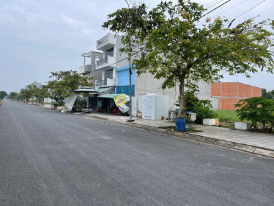 Cần bán gấp lô đất 143m2, Mặt tiền đường lớn 25m, thuận tiện kinh doanh mua bán,xây trọ