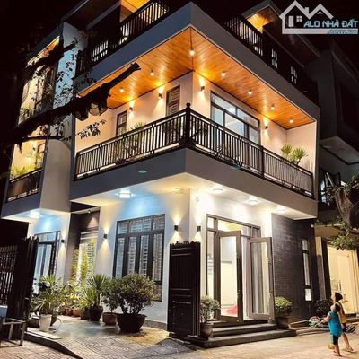 TÌM ĐÂU RA NHÀ 7 TỶ TẠI PHỐ BIỂN – GÓC 2 MẶT TIỀN, 4 TẦNG HIỆN ĐẠI MỚI ĐẸP – Ô TÔ ĐỖ CỬA