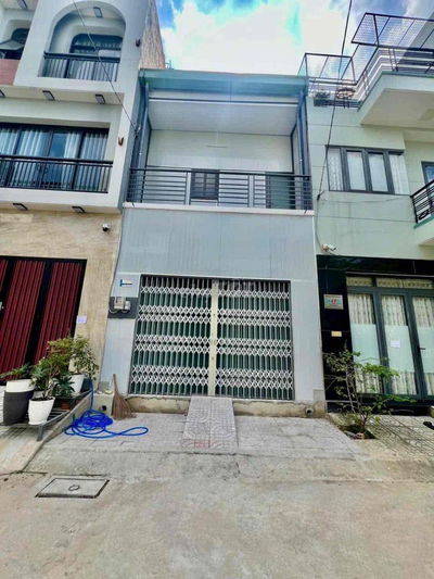 Cho Thuê Nhà Mới Xây Sát Cầu Sắt Gò Vấp DT 100m2 1Trệt 1Lầu 2Pn 1Wc