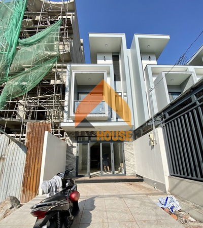 MỚI TOANH NHÀ NGAY CẦU SG Q2 3PN MỚI ĐẸP DỌN VÀO Ở NGAY