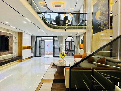 SIÊU PHẨM CHO THUÊ NHÀ MỚI VỊ TRÍ ĐẸP THIẾT KẾ SANG CHẢNH NGUYỄN OANH