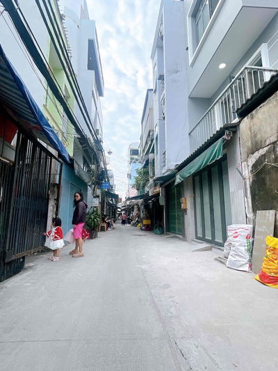 HXH ngay Huỳnh Tấn Phát, Bùi Văn Ba, trệt 2 lầu , 2 PN - 3 WC - 5 tỷ