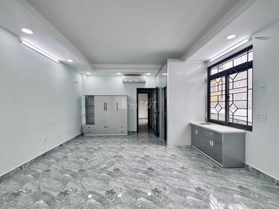 Căn hộ full nội thất mới 100% cực rộng 40m2 BAN CÔNG khu sân bay TSN