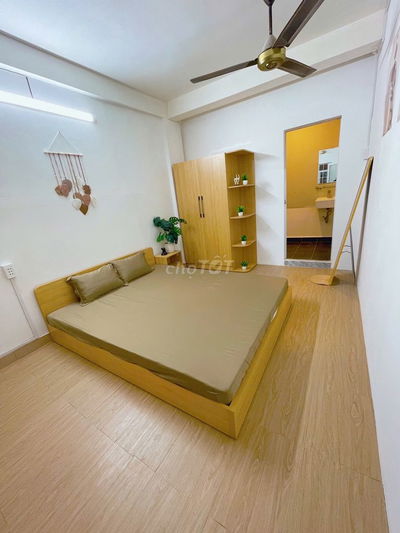 Cho thuê căn hộ đẹp có ban công mặt tiền Q4 . Gần quận 1. Giá rẻ