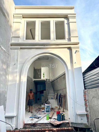 Bán nhà mới xây , mặt tiền đường Nguyễn Thị Tồn , ngay chợ cty Pouchen