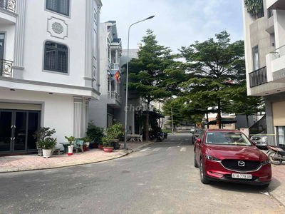 Nhà Phố mặt tiền hoàn công