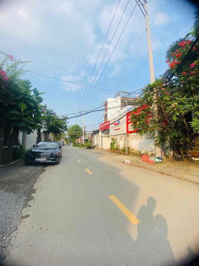 bán đất mặt tiền đường. kinh doanh tốt. thích hợp văn phòng. linh đông