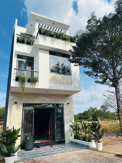 Bớt 200tr căn nhà 2 lầu ngay gần cổng KCN Mỹ Phước 3, chỉ còn 1ty850