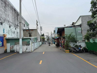 BÁN GẤP ĐẤT TẶNG NHÀ – ĐỐI DIỆN VINCOM LÊ VĂN VIỆT  – GIÁ 6,5 TỶ