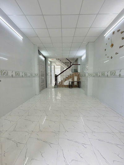 Nhà trệt 2 lầu 4PN KDC Hàng Bàng chỉ 9 triệu