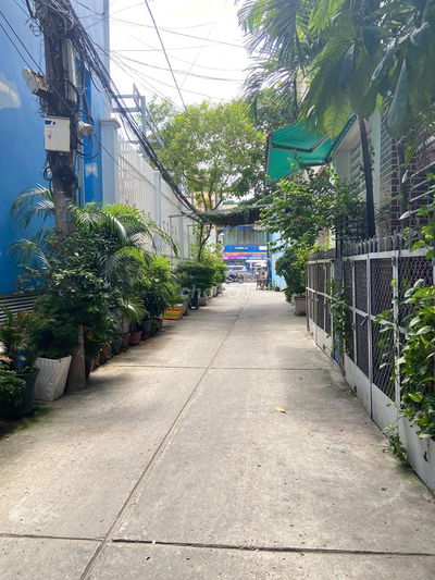 Hẻm thẳng sạch cách mặt tiền Nguyễn Văn Cừ 30m dt 4,5x14m 4T 9,9tỷ TL