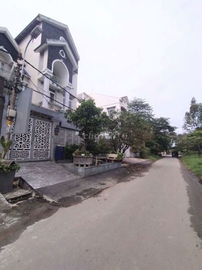 Biệt thự 24*20m khu Biệt Thự Bình Hưng ngay Bến xe Quận 8 chủ gấp bán