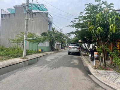 Đất cạnh chợ Long Phước (20m), đại học luật (15m) , giá 3,85 tỷ /74m