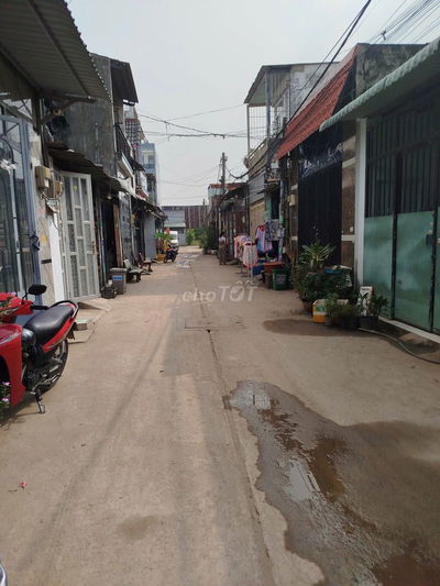 50m Nhà gác Lững-Hẻm bê tông 6m 1 sẹc / Liên Khu 4-5