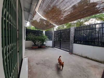 Nhà 2 tầng, 4 phòng ngủ, 2 WC, hẻm xe hơi