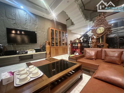 NHÀ 3 TẦNG CHỦ XÂY TÂM HUYẾT – KIỆT Ô TÔ ĐINH TIÊN HOÀNG THÔNG NGUYỄN TẤT THÀNH