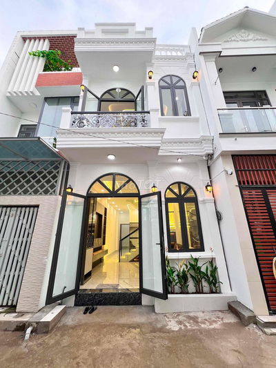 NHÀ TRỆT LẦU TÂN CỔ ĐIỂN 4 PHÒNG NGỦ - HẺM 112 LÊ ANH XUÂN - P NINH KI