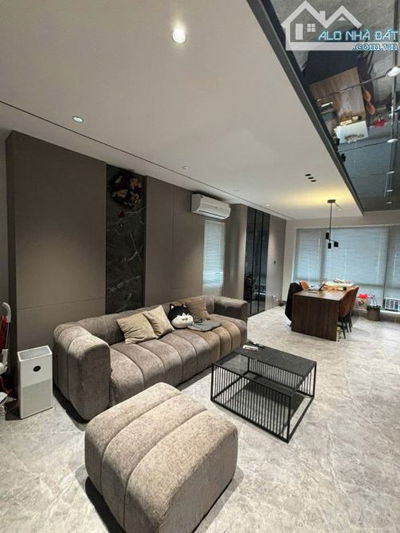 🏠 BÁN NHÀ LÔ GÓC PHỐ TRẠM, LONG BIÊN–THANG MÁY  6 TẦNG ĐẸP. DIỆN TÍCH 50M²  NGÕ THÔNG  Ô