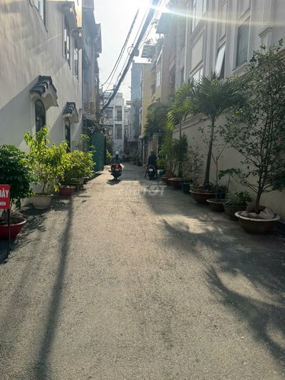 Nhà Đẹp 5x12m Tân Sơn Nhì – 3 Lầu, Sân Thượng – Giá Tốt 15 Triệu TL