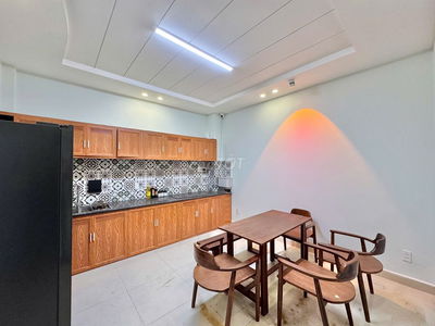 Nhà Mã Lò , 3 lầu 4 phòng ngủ 3wc, đường nhựa sạch sẽ