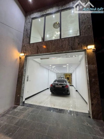 Siêu phẩm nhà 7 tầng Phố Trạm – thang máy – gara 2 ô tô – full nội thất cao cấp