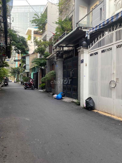 Giảm SốC! Gần 40m2 ngang 4m 3 tầng nhà đẹp Phan Văn Trị-Chỉ 5.8 tỷ