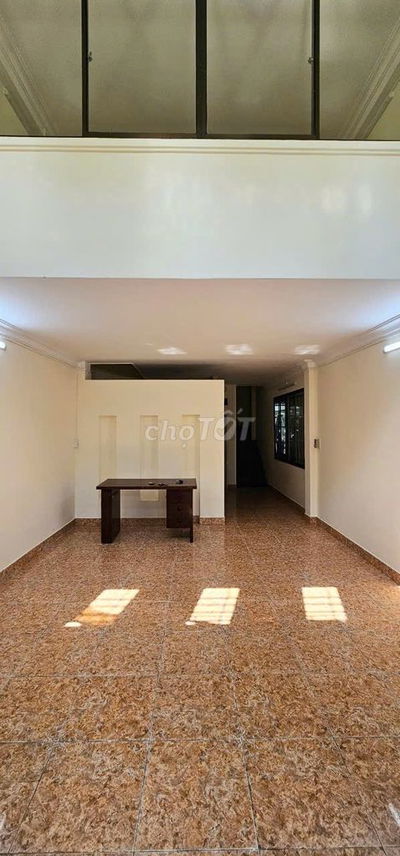 NHÀ TRUNG TÂM Q5 - 2 TẦNG BTCT - NGANG 4M - CN 46M - NHÀ ĐẸP CHỈ VÀO Ở