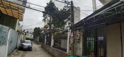 Kẹt tiền cần bán GẤP, Nhà mặt tiền 160m2, hẻm xe hơi ,khu dân trí cao