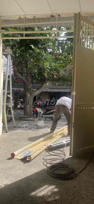 cho thuê mặt bằng có chỗ ở lại , gần chợ đông đúc