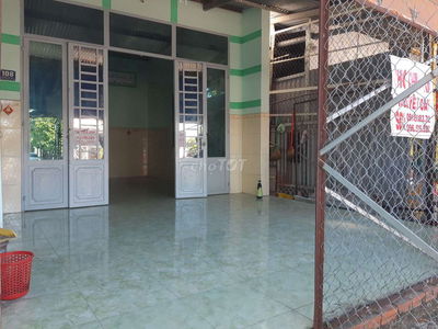 NHÀ NGUYÊN CĂN 100M2 MẶT TIỀN LỚN ĐƯỜNG HUỲNH TẤN PHÁT TTTP TÂY NINH