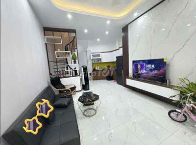 Giá hạt rẻ! Trần Khát Chân, ô tô đỗ cổng, 2 thoáng, SĐCC full nội thất