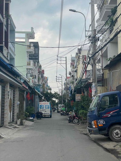 Nhà mặt tiền hẻm 138m2 - 8mx18m. KC: 1 tr 1 lửng. đường 8m nhựa thông.