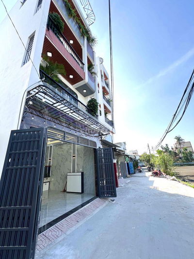 Nhà trệt 3 lầu,  Gần chợ Thạnh Xuân, 5m x 16m ( Full 80m2 Tcư)