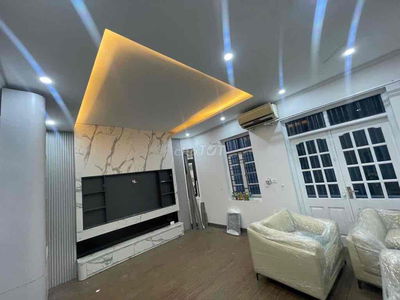 Bán Nhà Trung Tâm Phố Ngọc Lâm Dân Xầy 35M 5tầng Full Nội Thất 8tỷ bé