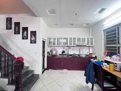 Bán Nhà Rẻ Nhất Ngọc Thuỵ,Ngay Trường Học 40M 4tầng 4Ngủ nhỉnh 7tỷ