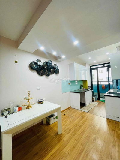 Bán gấp căn hộ 2 ngủ 30T Nam Trung Yên, sẵn sổ, trung tâm tiện ích