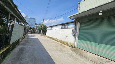 🏘️ Bán gấp giá rẻ nhà + xưởng 300m2,Tân Xuân, đường xe tải 🏘️