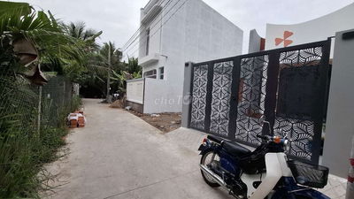 Nhà mới đẹp,có sân đậu ôtô, gần karaoke Ozon đường Một Quang Mỹ Tho