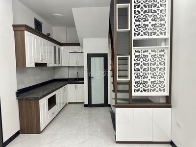 Bán nhà Bát Khối, Long Biên 35mx5 tầng giá 6ty4. Nhà mới đẹp