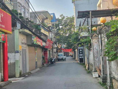 chưa đến 8 tỷ có nhà Bồ Đề , ô tô đỗ cửa