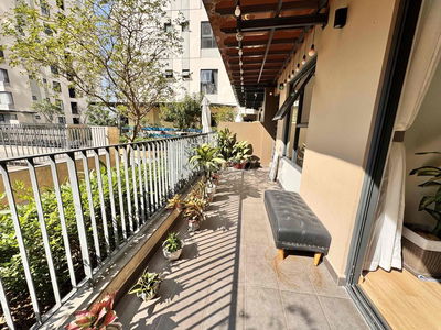 CHO THUÊ CĂN HỘ SÂN VƯỜN 2PN HIẾM AKARI CITY - CÓ MÁY LẠNH RÈM