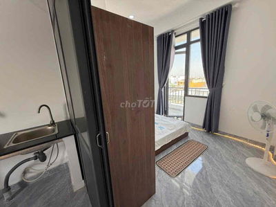 Studio 30m2 1PN tách bếp cửa sổ ban công mới 100%
