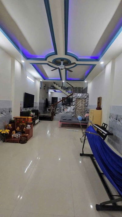 Cho thuê nhà Mặt Tiền nhựa, gần chợ, sau Metro Q12